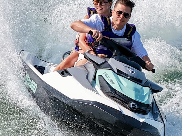 Яркие впечатления от катания на аквабайке в Таиланде
