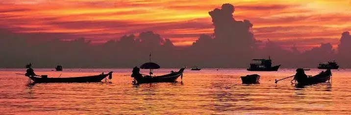 Лодки-лонгтейлы на рассвете